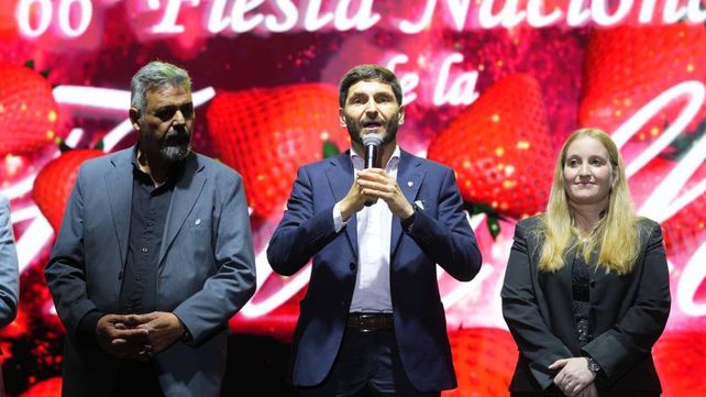 Pullaro fue a la Fiesta de la Frutilla este sábado.