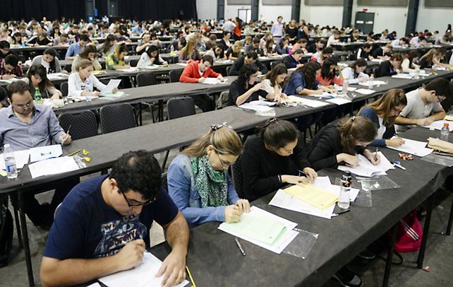 Más de mil médicos rindieron examen para cubrir unas 600 residencias
