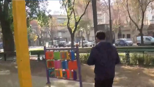 Uno de los juegos recientemente inaugurados fue blanco de actos de vandalismo en la plaza Buratovich.&nbsp;