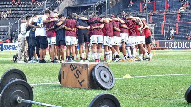 Pelota parada: el plantel de Colón sigue adelante con su medida de fuerza