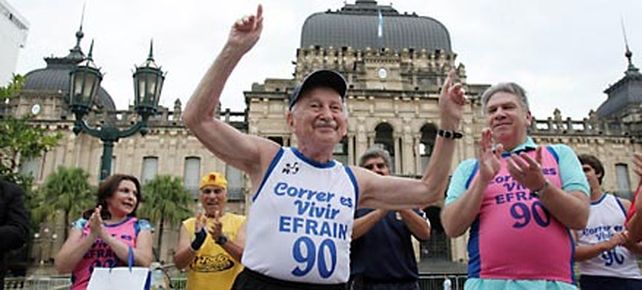 A los 91 a&ntilde;os, un rosarino gan&oacute; una  carrera mundial de ocho kil&oacute;metros