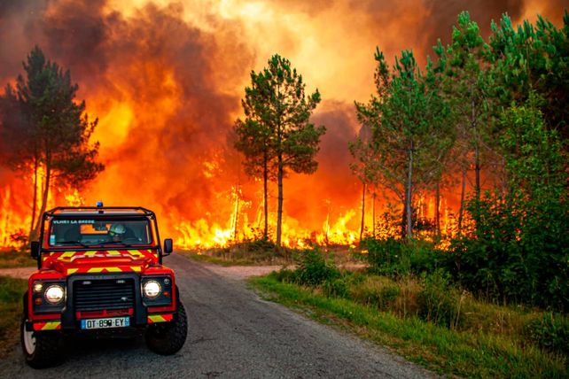 El imparable muro de fuego en la región de Gironde