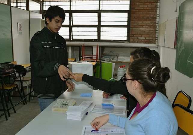 Realizan un simulacro en escuelas santafesinas de cara a las elecciones presidenciales
