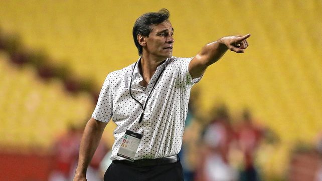 Fabián Bustos llegó a un acuerdo para dejar Barcelona de Ecuador y sumarse a Santos de Brasil.