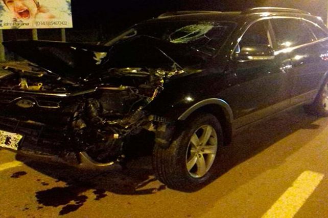 Impacto. La camioneta embistió con el frente