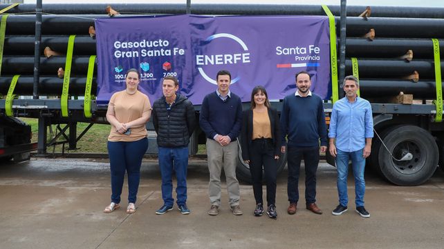 Llegaron los primeros caños del Gasoducto Gran Santa Fe y el lunes comienza la obra