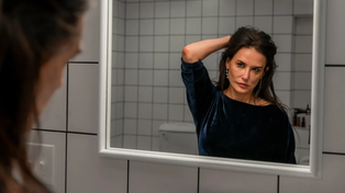 Llegó a Netflix La sustancia, la nominada película de terror corporal con Demi Moore