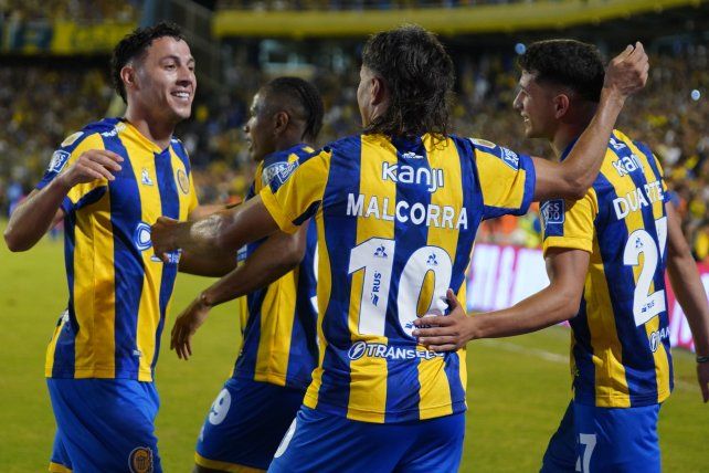 Los futbolistas de Central celebran en uno de los varios triunfos del Canalla sobre Gimnasia en los últimos años.
