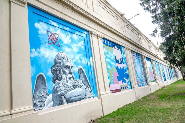 La Municipalidad de Rosario inauguró Proyecto Cielo el viernes 24 de julio de 2026. Se trata de un mural colectivo con 24 cuadros en la fachada norte del cementerio El Salvador.