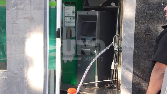 Intentaron robarse dos cajeros automáticos de un banco Bica