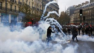 Duros enfrentamientos en París en la víspera de la cumbre del clima
