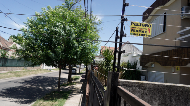 Aunque no está reglamentado, en una vivienda de la zona colocaron un cerco electrificado como dispositivo de seguridad.