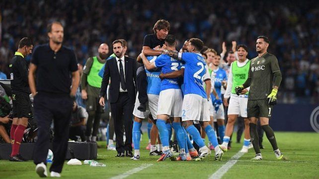 Napoli superó a Pisa y se mantiene como el único líder del Calcio