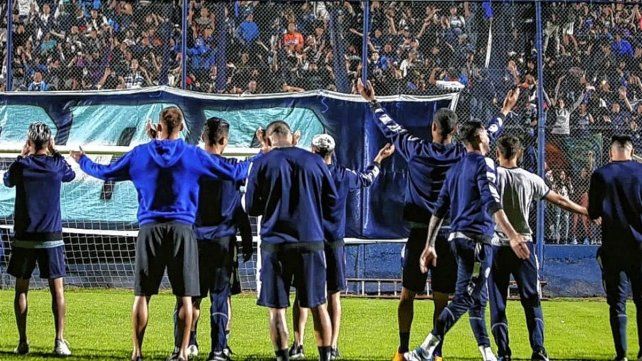 Independiente Rivadavia y Almirante Brown definirán en Córdoba el domingo el primer ascenso a Primera División.