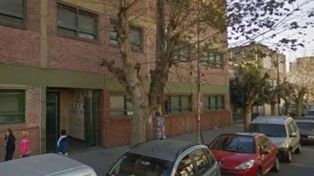 Un profesor le prometió a su alumna mejorar las notas y la violó