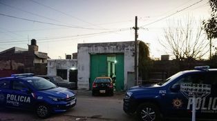 Bolivia al 2300. El 11 de marzo de 2022 hombres mandados por Alvarado balearon a dos personas para quedarse con el lugar.