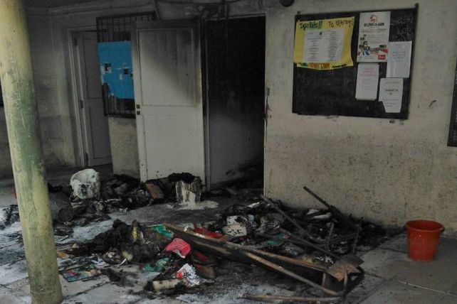 En la secundaria Nº 512. Se llevaron también netbooks que debían ser reparadas y ropa que había sido donada.