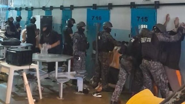 Las requisas se realizaron en varios pabellones de la cárcel de Piñero.