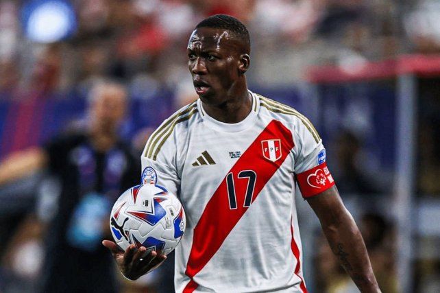 Luis Advíncula podría ser baja en Perú.