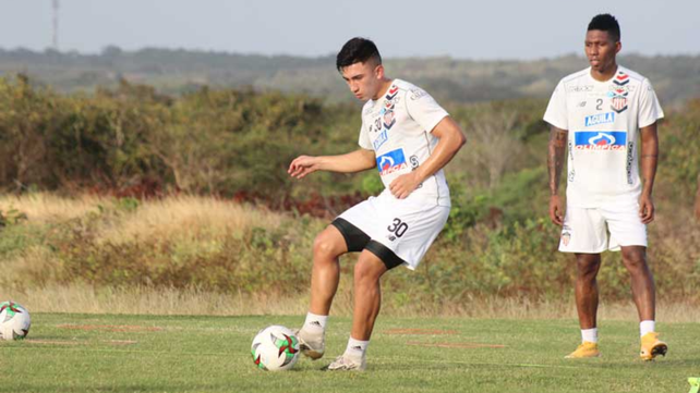 El volante colombiano sabe entregar la pelota al pie. La circulación es una de sus virtudes.