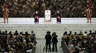 El Papa les habló a periodistas y los exhortó a terminar con la guerra de las palabras.