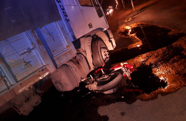 Murió un motociclista en un choque con un camionero