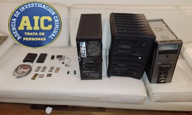 El material secuestrado en uno de los allanamientos realizados por la AIC.
