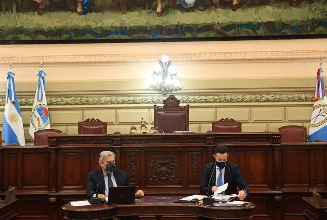 Farías (titular de la Cámara baja) y Sukerman durante la extensa interpelación.