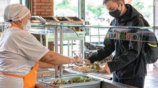 Las tres sedes permanecen abiertas de lunes a viernes —excepto días feriados— de 11 a 15 horas durante todo el período lectivo (de acuerdo al calendario académico). Los tickets diarios para las y los estudiantes tienen un costo de $260 y para docentes, no docentes, gestión e invitados el costo es de $400.