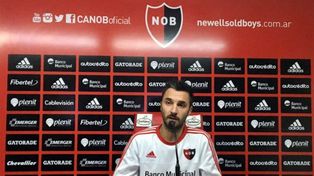 Scocco: Optaron por armar una guerra en el plantel