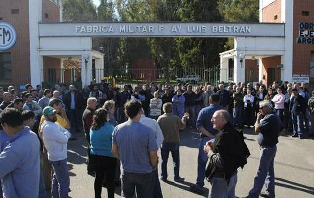 Asamblea. Los trabajadores de Beltrán se sumaron a la protesta nacional impulsada por ATE tras 140 despidos.