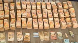 Entre lo incautado hay 46 millones de pesos en efectivo, dólares, reales y euros. Un ex funcionario municipal de Santa Fe quedó preso.&nbsp;