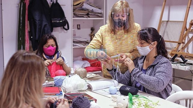 En Patry-Lan hace más de 20 años que se dictan cursos y hay una larga lista de espera. Macramé&nbsp; y bordado