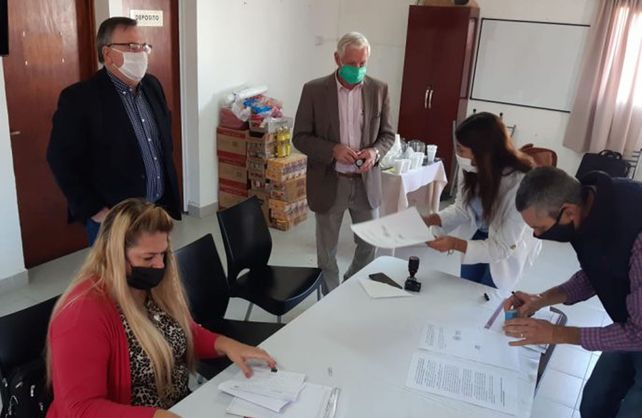Firma del petitorio del departamento San Cristóbal al gobernador