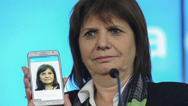 Bullrich anunció medidas para terminar con los barrabrava en los estadios