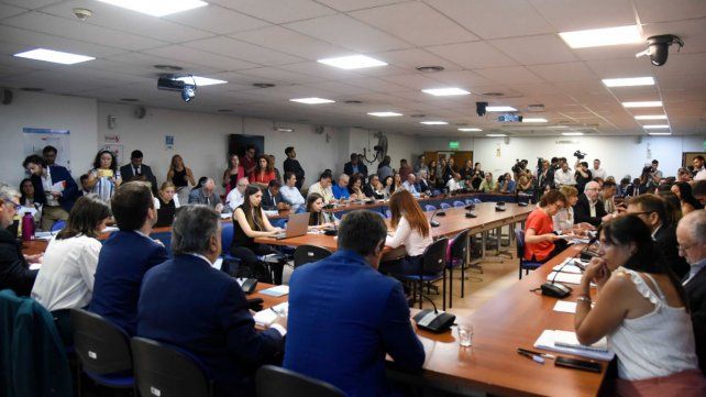 Diputados del Frente de Todos y de Juntos por el Cambio se cruzaron en el arranque del proceso de juicio político Diputados del Frente de Todos y de Juntos por el Cambio se cruzaron en el arranque del proceso de juicio político