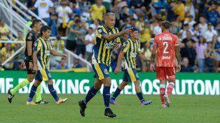 Candia convirtió en el debut de Central en el torneo, ante Argentinos.