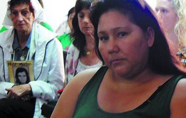 María Ovando en la sala de enjuiciamiento donde fue absuelta y declarada en libertad.