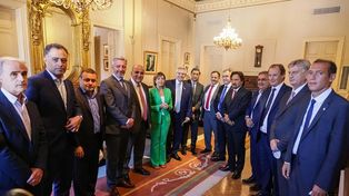 Recursos. Gobernadores y el presidente Alberto Fernández durante una reunión por la coparticipación.