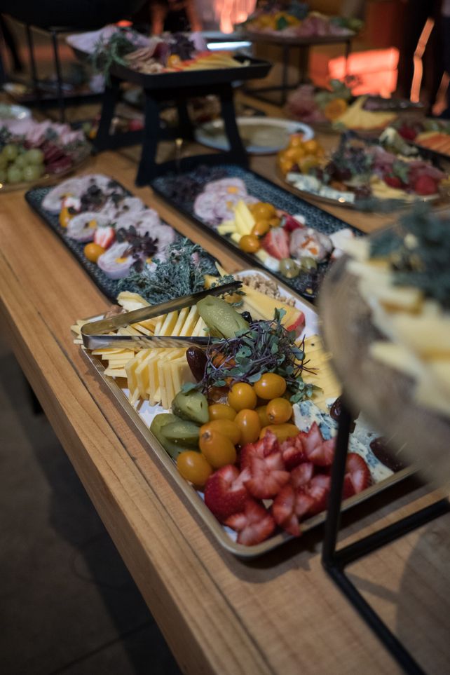 Hay menos eventos y crece la tendencia de que los invitados paguen la tarjeta