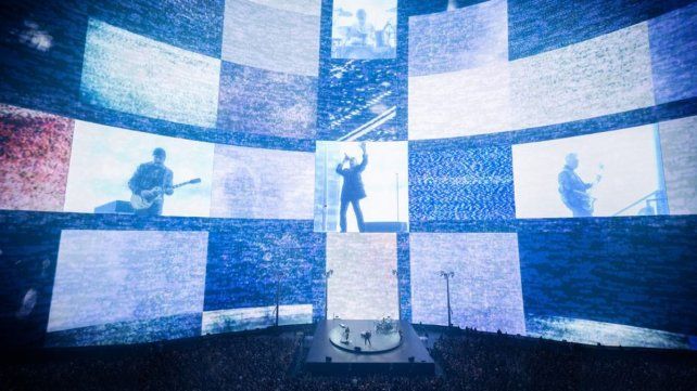 La banda irlandesa U2 inauguró The Sphere un gigantesco y futurista estadio de Las Vegas con un show de efectos visuales e inmersivos.