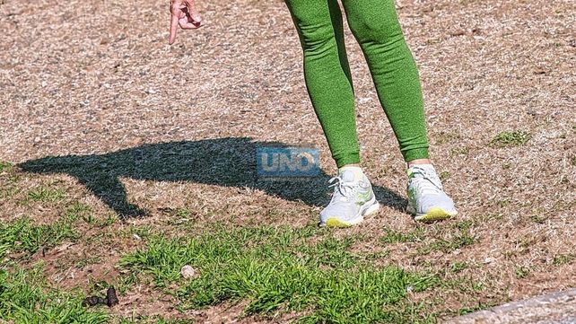 María Riestra dando fe del mal hábito de los dueños.