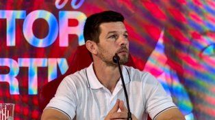 Zurbriggen: Hoy es díficil incorporar y tuvimos el imprevisto del arquero, pero se está analizando