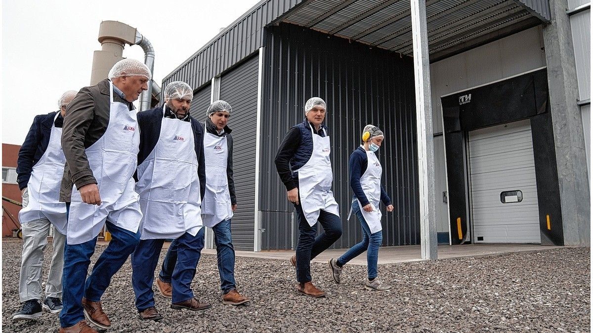 Destacan planta de Crespo como referente nacional para la industrialización de nuez pecán