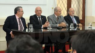 Para Bonfatti, el nuevo Puerto de Santa Fe cambiará el eje geopolítico del país”