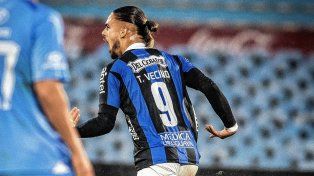 Lejos de Unión, Vecino empezó a recuperar su capacidad goleadora en Uruguay