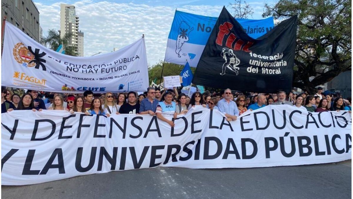 Paro docente en la UNL: una semana sin clases por reclamo de ...