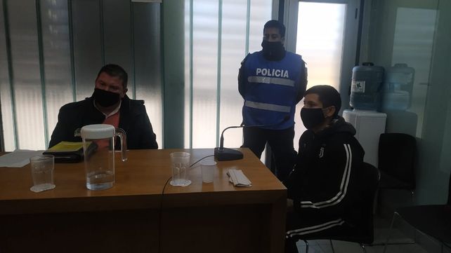 Quisieron matar a mi hijo, y le dieron el premio de la domiciliaria