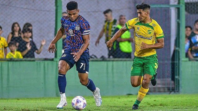 Defensa y Talleres igualaron con un polémico arbitraje Defensa y Talleres igualaron con un polémico arbitraje