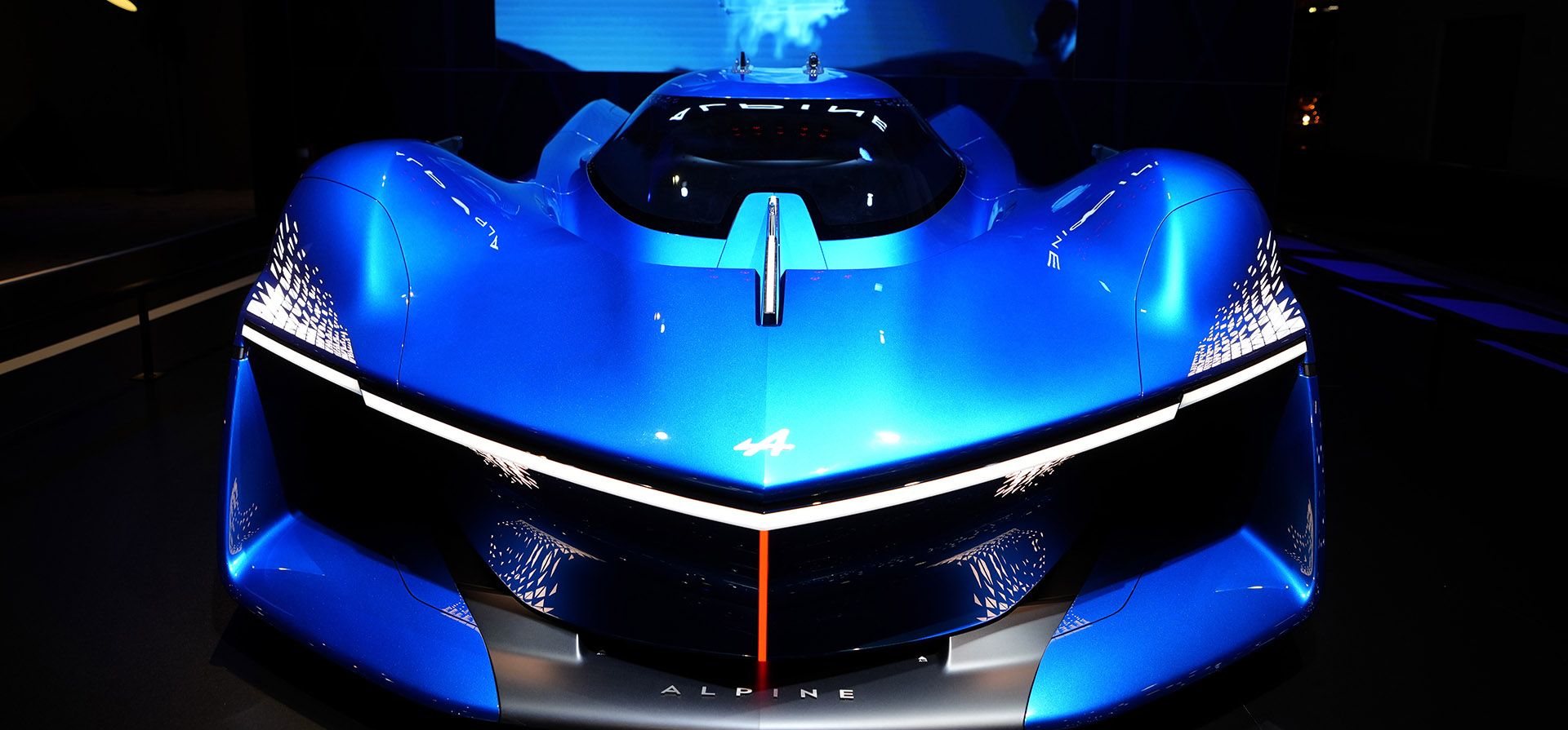 El concept car Alpine Alpenglow en exhibición durante la apertura de medios del Salón del Automóvil de Bruselas, 13 de enero de 2023. (Foto AP/Virginia Mayo)